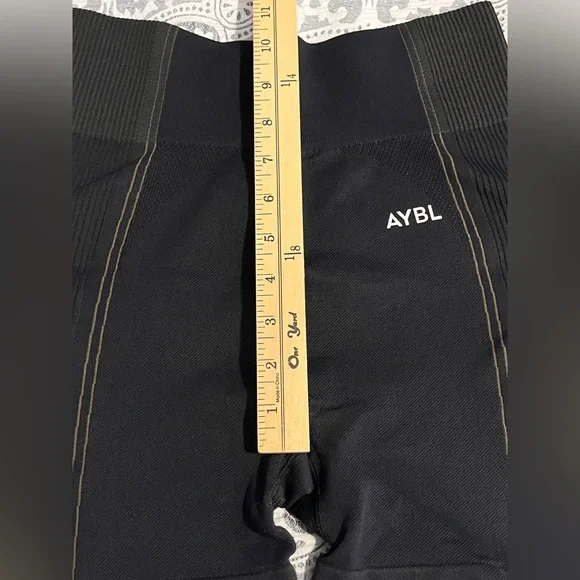 Aybl reflex seamless shorts black size Large EUC - Picture 7 of 8